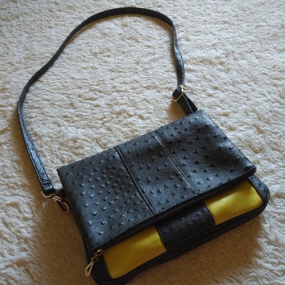 Cri de Coeur crossbody - Picture 6 of 6